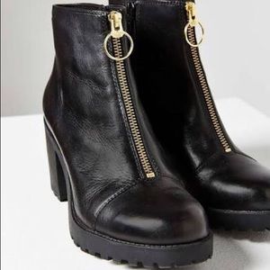 Vagabond Grace Front Zip Ankle Boot Sz 7